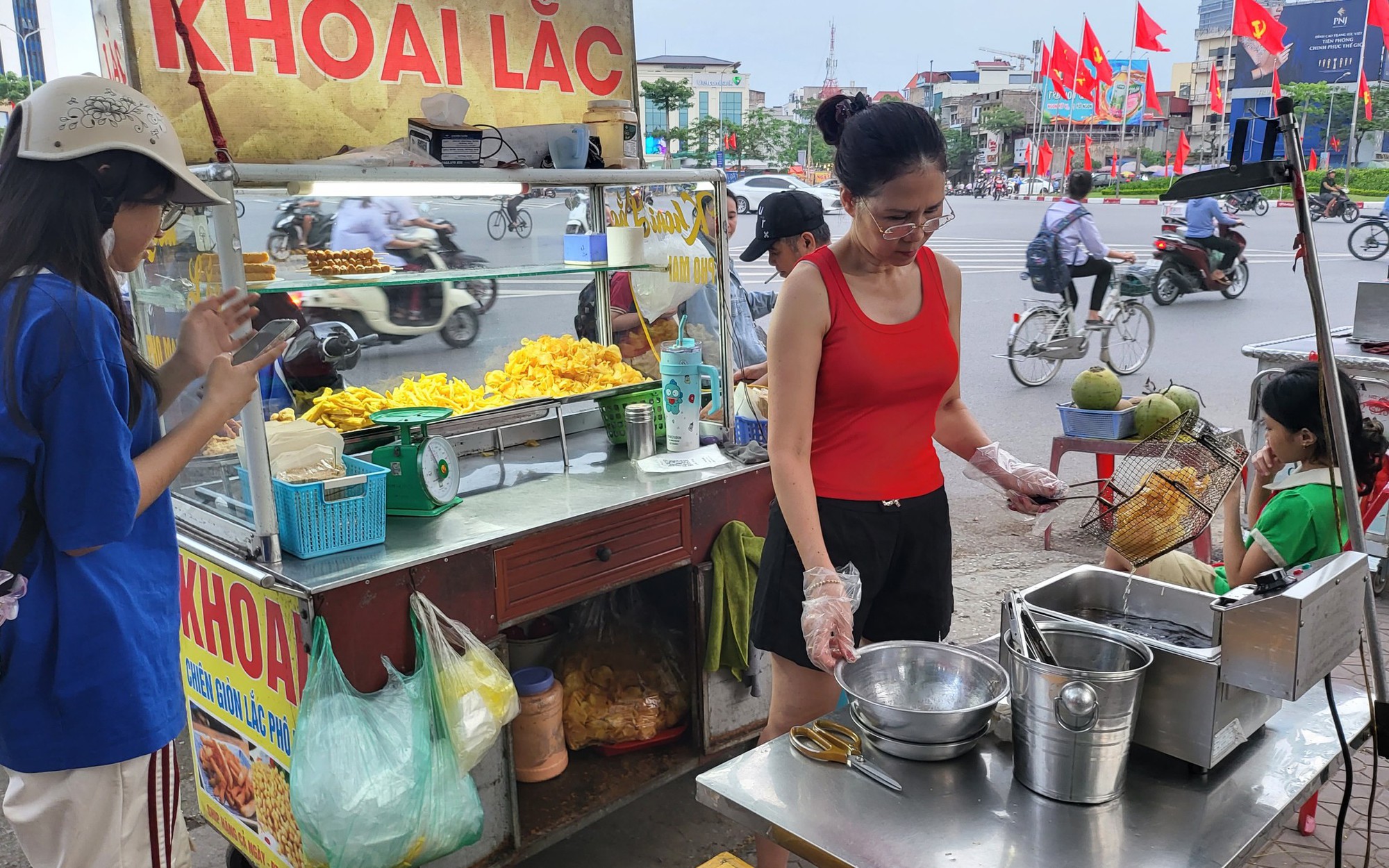 Từ 2025, kinh doanh thức ăn đường phố ở Hà Nội vi phạm an toàn thực phẩm bị phạt đến 6 triệu đồng