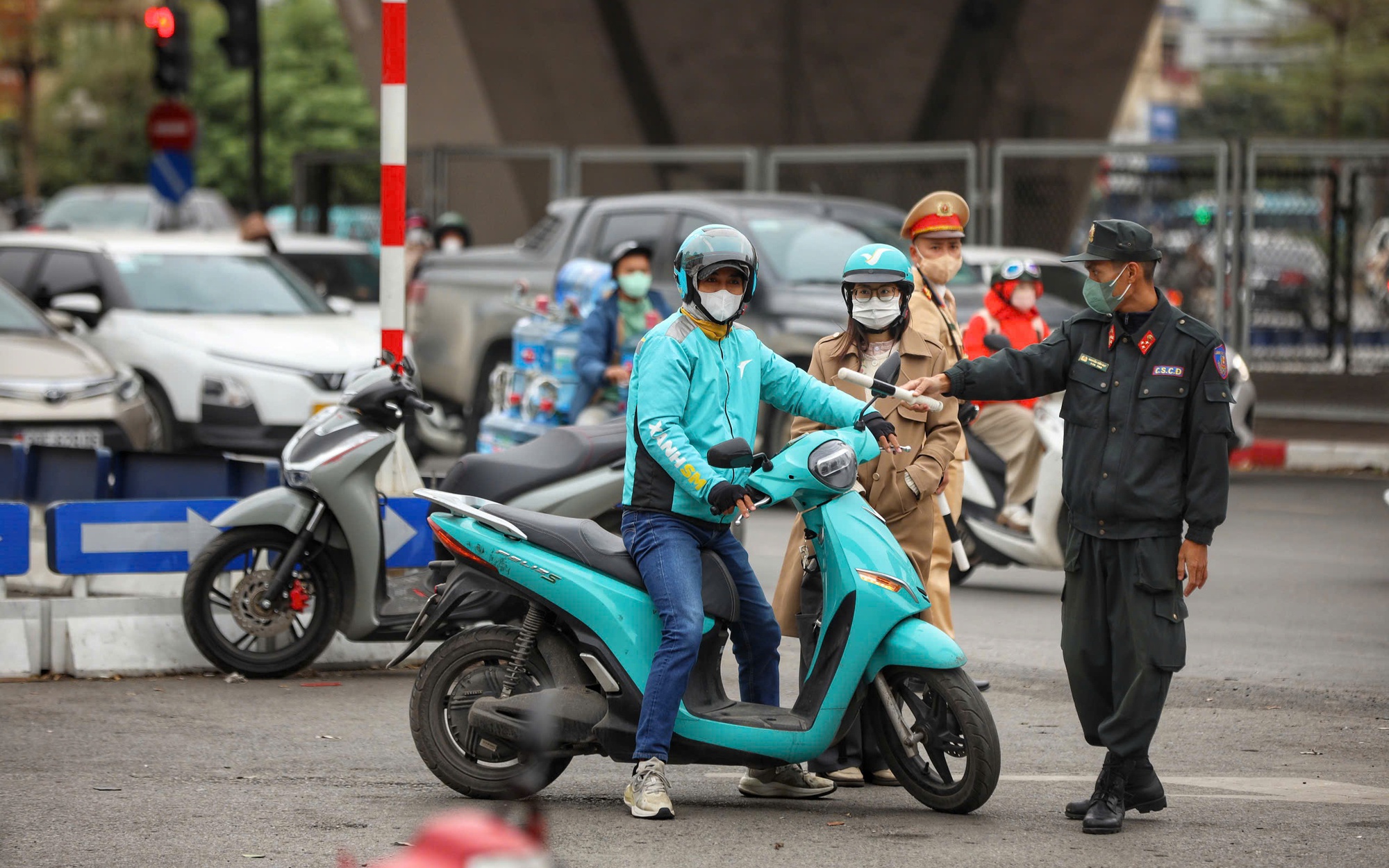 &quot;Không có chuyện mặc áo xe ôm là không lo bị xử lý vi phạm giao thông&quot;