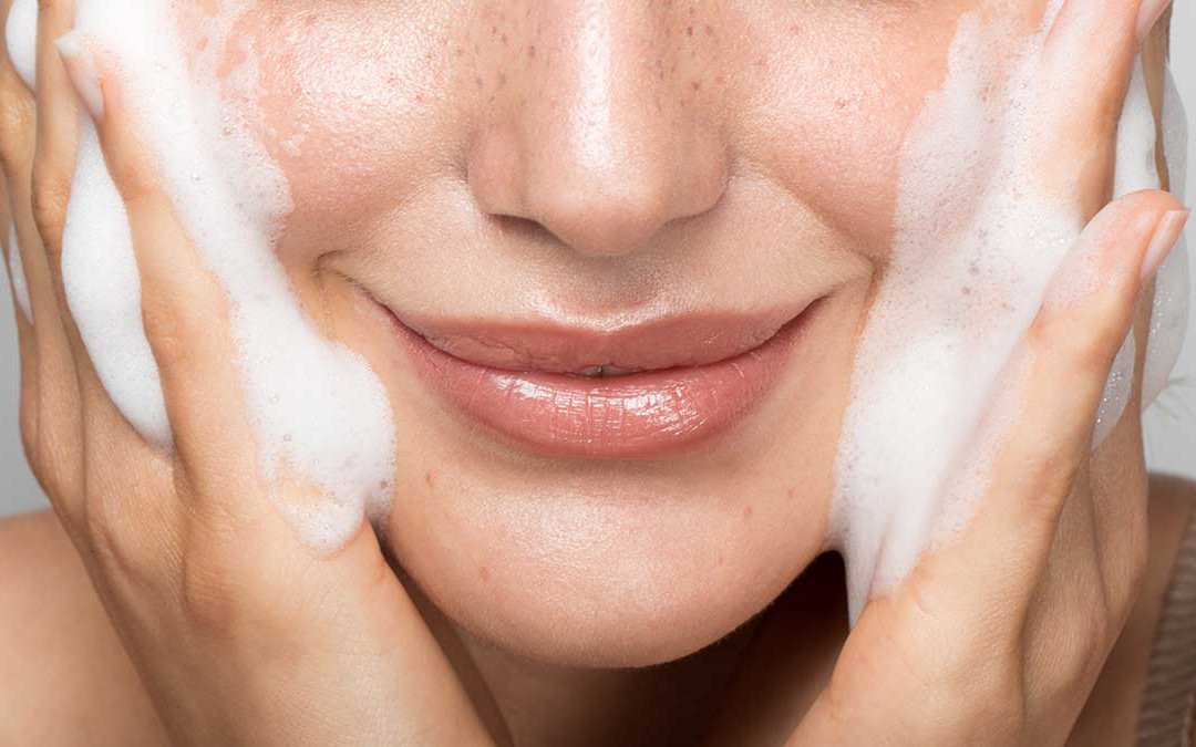 Cách chọn sữa rửa mặt cho da khô