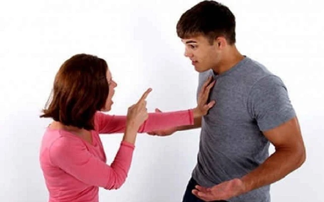 Xúc phạm danh dự người khác trên mạng xã hội, người đàn ông bị xử phạt 7,5 triệu đồng- Ảnh 2. Phạt hành chính người phụ nữ xúc phạm danh dự của chồng