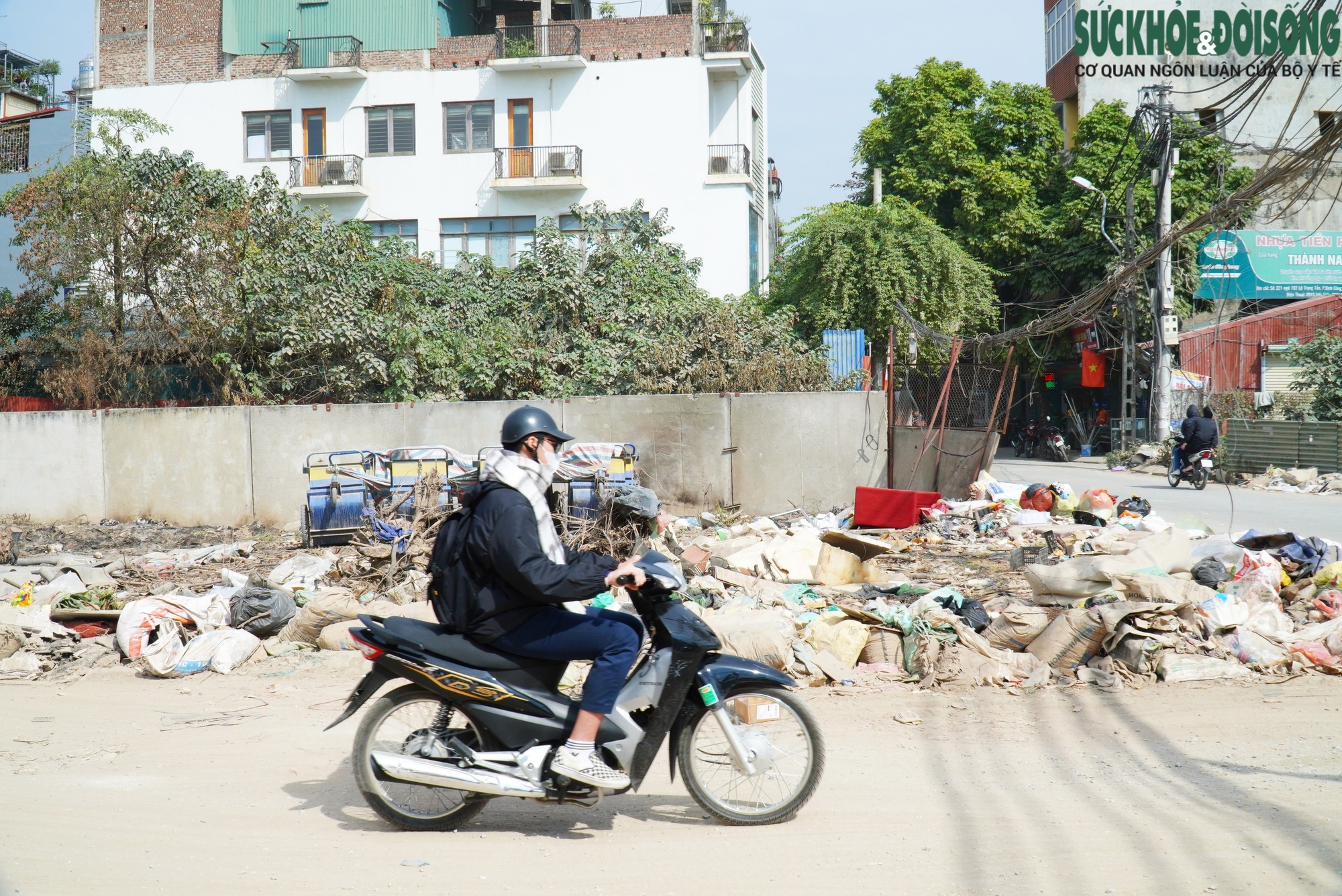 Hà Nội: Ám ảnh con đường ngập bụi và rác thải trên dự án vành đai 2.5- Ảnh 7.