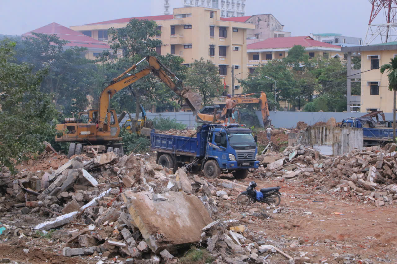 Hạ giải những dãy chung cư xuống cấp ở Huế sau hàng chục năm- Ảnh 4.