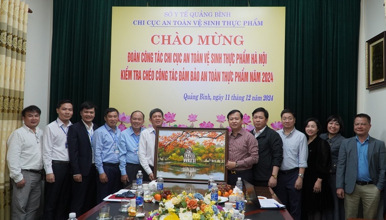 Hà Nội kiểm tra chéo công tác bảo đảm an toàn thực phẩm tại Quảng Bình- Ảnh 1.