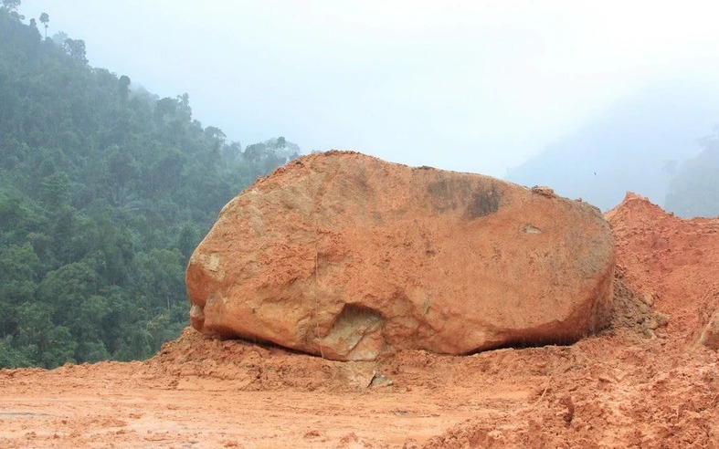 Khánh Hòa: Khắc phục các điểm sạt lở tại đèo Khánh Lê để thông xe một làn