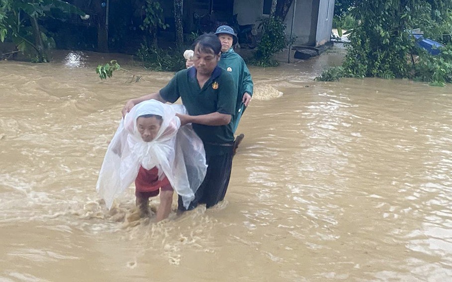 Biển Đông đón bão số 10, Trung Bộ và Nam Bộ mưa lớn