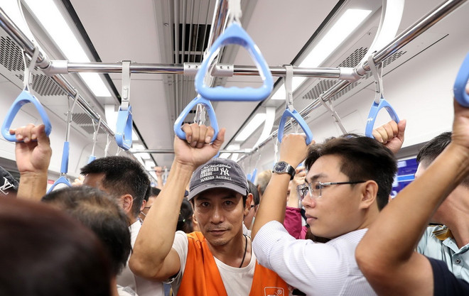 Metro Bến Thành-Suối Tiên phục vụ 150.000 lượt khách trong ngày đầu vận hành- Ảnh 2.