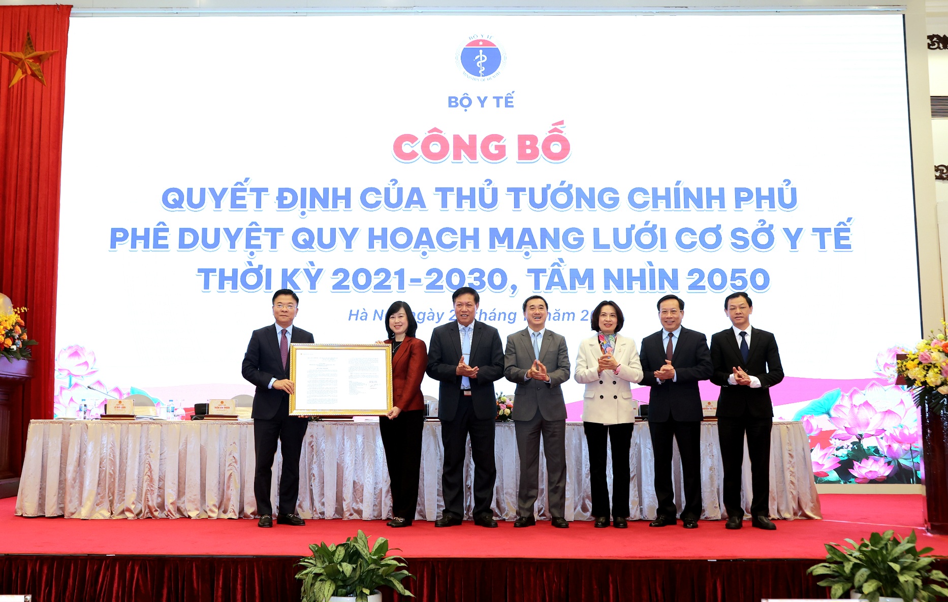 Phó Thủ tướng: Các, bộ, ngành, địa phương tiếp tục phối hợp chặt chẽ trong xây dựng, tổ chức thực hiện thể chế, chính sách y tế- Ảnh 3.