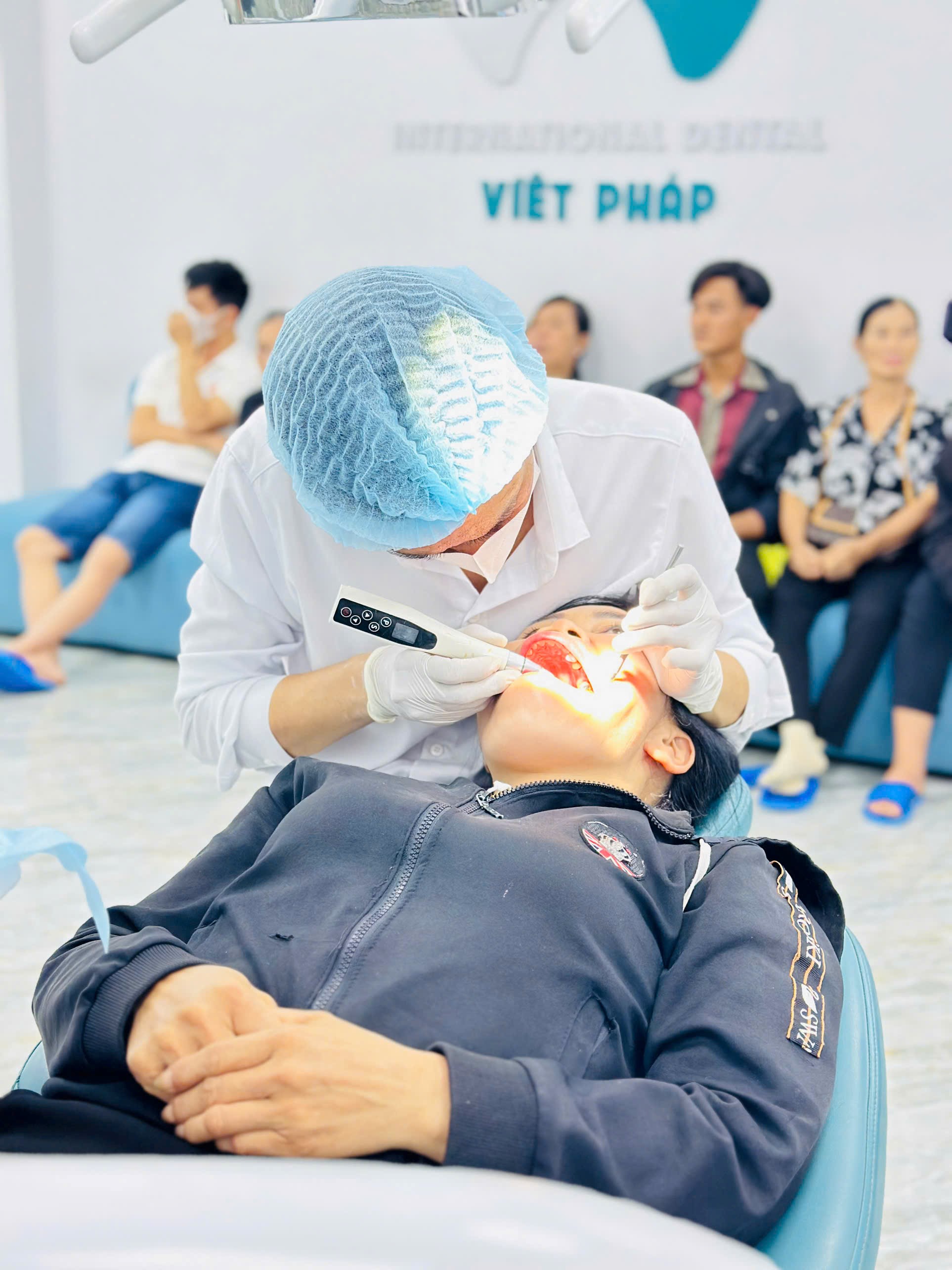 Nha khoa Quốc tế Việt Pháp: Nơi khởi nguồn nụ cười khỏe mạnh và tự tin- Ảnh 2.