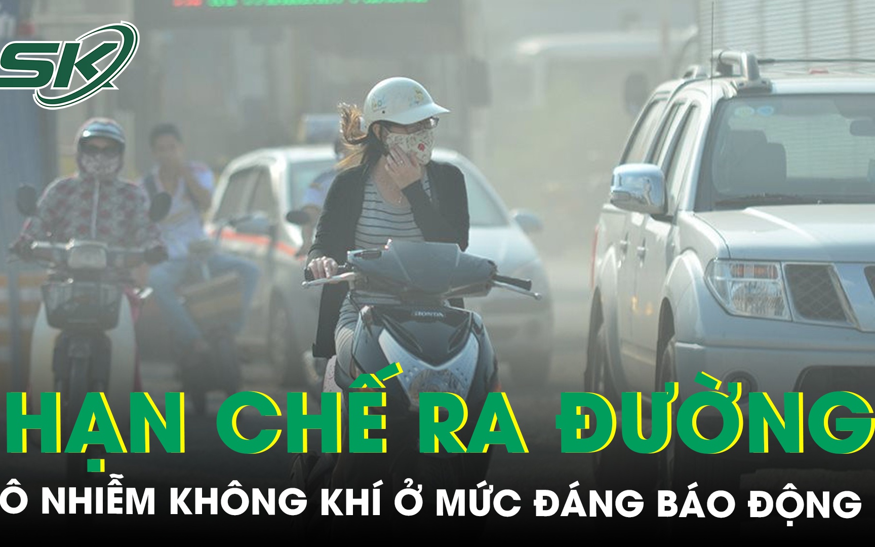 Ô nhiễm không khí ở mức đáng báo động, người dân có nên hạn chế ra đường?