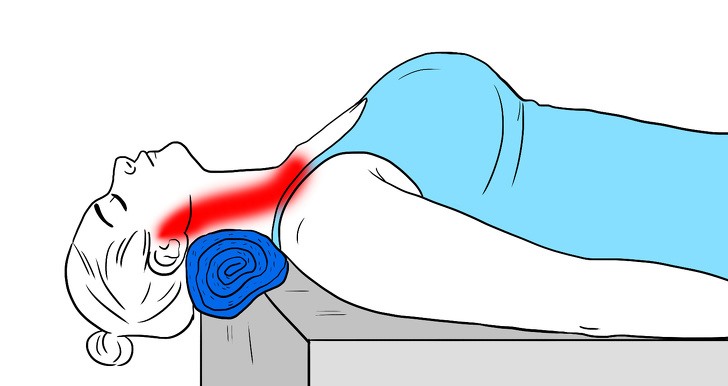 Đau cổ vai gáy do sử dụng điện thoại di động sai tư thế và cách khắc phục- Ảnh 2.