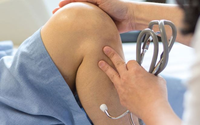 Trật khớp gối cần xử trí thế nào?