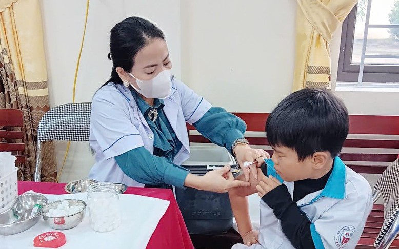 Hà Tĩnh phấn đấu "phủ" vaccine phòng uốn ván, bạch hầu cho trẻ