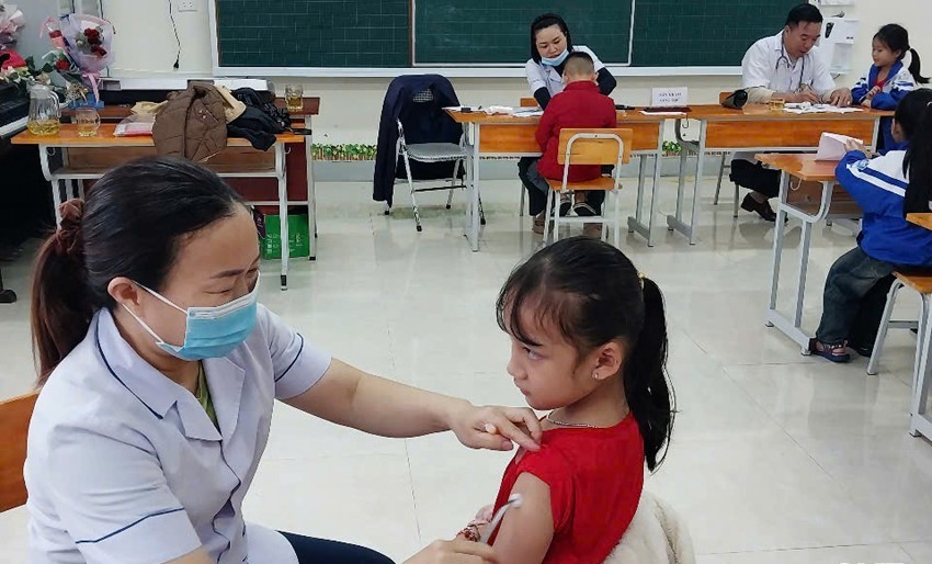 Hà Tĩnh phấn đấu 'phủ' vaccine phòng uốn ván, bạch hầu cho trẻ- Ảnh 3.