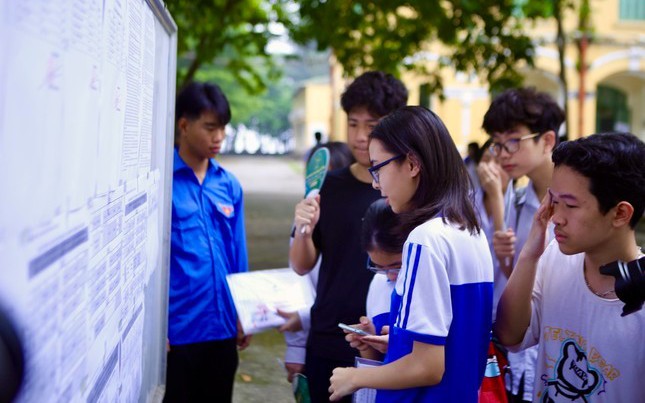 Chưa hết học kỳ I, loạt trường tư thông báo tuyển sinh lớp 10 năm sau