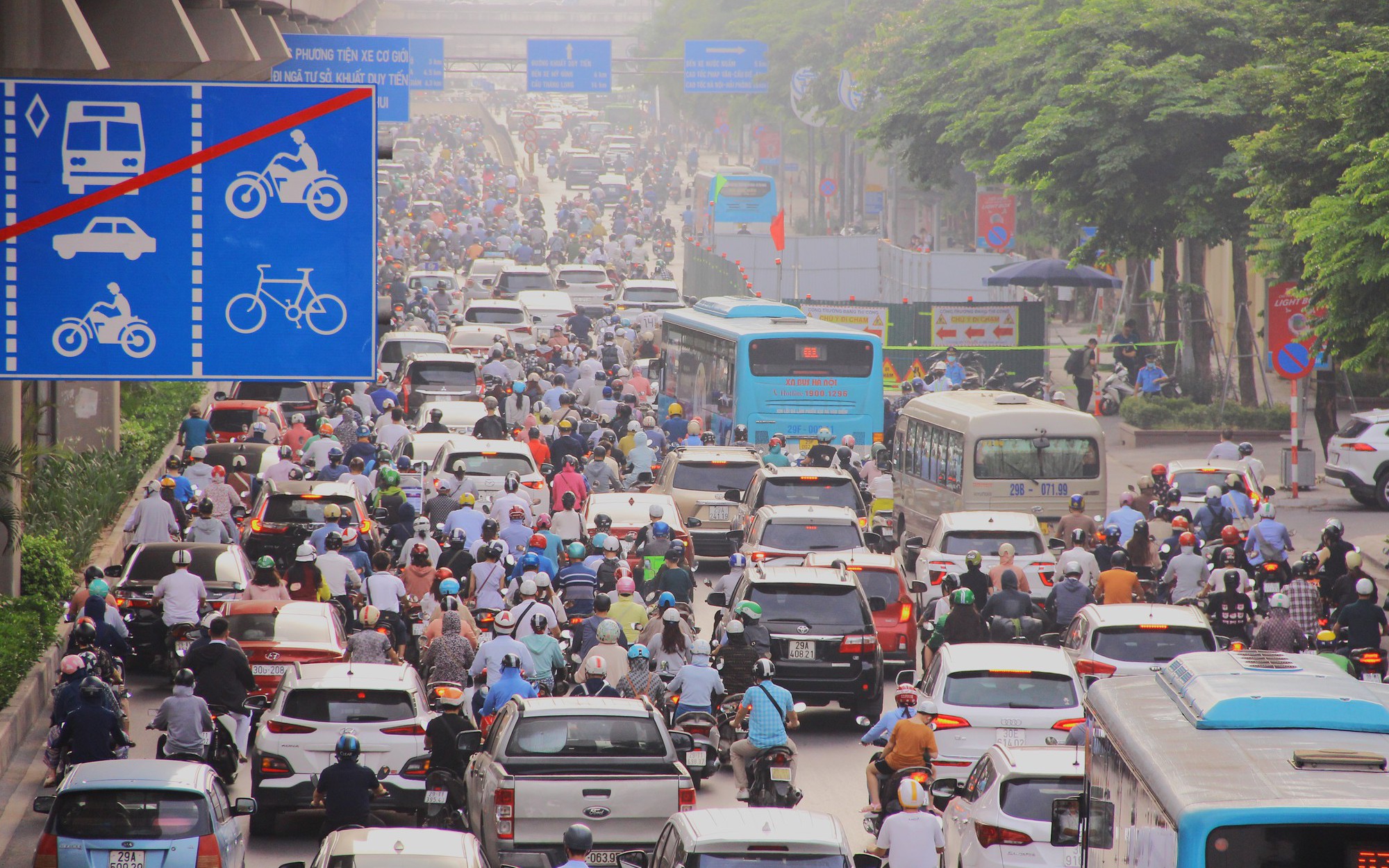 Tổ chức lại giao thông tuyến đường Nguyễn Trãi sau khi dỡ loạt &quot;lô cốt&quot; thi công