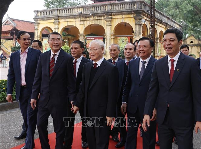Tổng Bí thư Nguyễn Phú Trọng dâng hương tại Hoàng thành Thăng Long- Ảnh 2. Tổng Bí thư Nguyễn Phú Trọng dâng hương tại Hoàng thành Thăng Long- Ảnh 2.