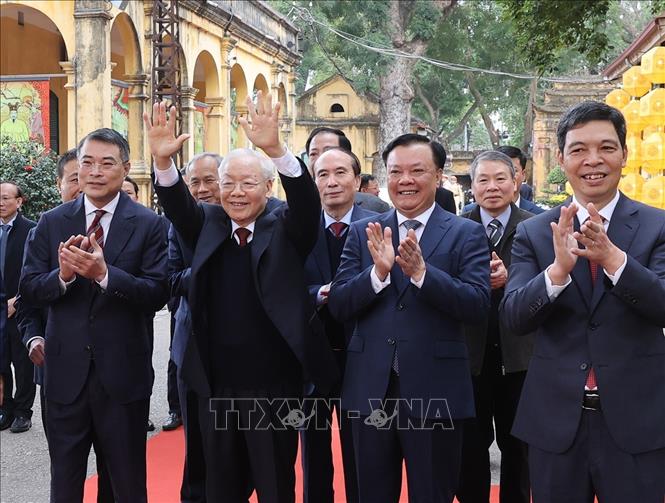 Tổng Bí thư Nguyễn Phú Trọng dâng hương tại Hoàng thành Thăng Long- Ảnh 1. Tổng Bí thư Nguyễn Phú Trọng dâng hương tại Hoàng thành Thăng Long- Ảnh 1.