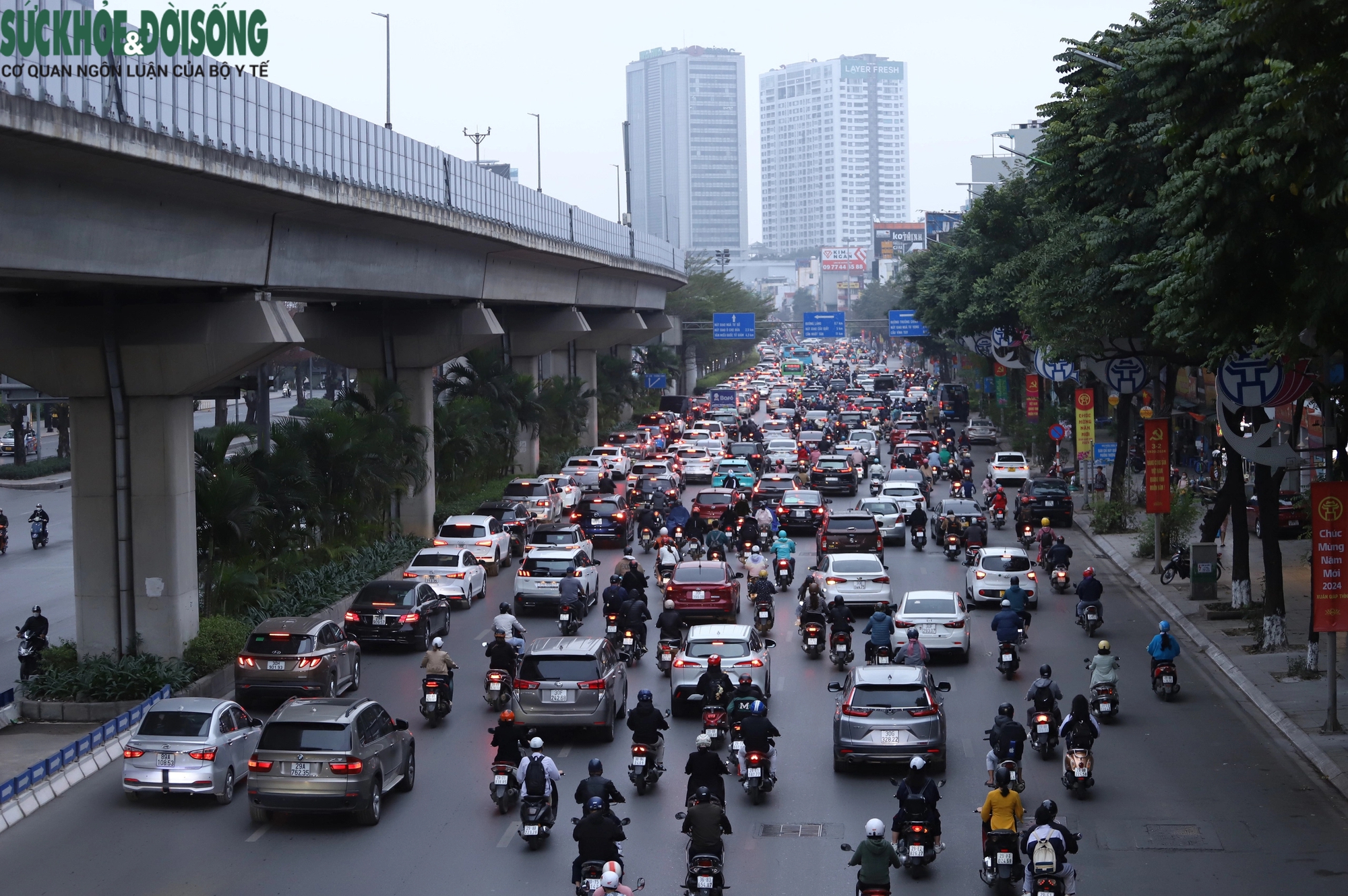 Ngày đi làm đầu tiên sau Tết, đường phố chật chội, người - xe chen chúc- Ảnh 11.