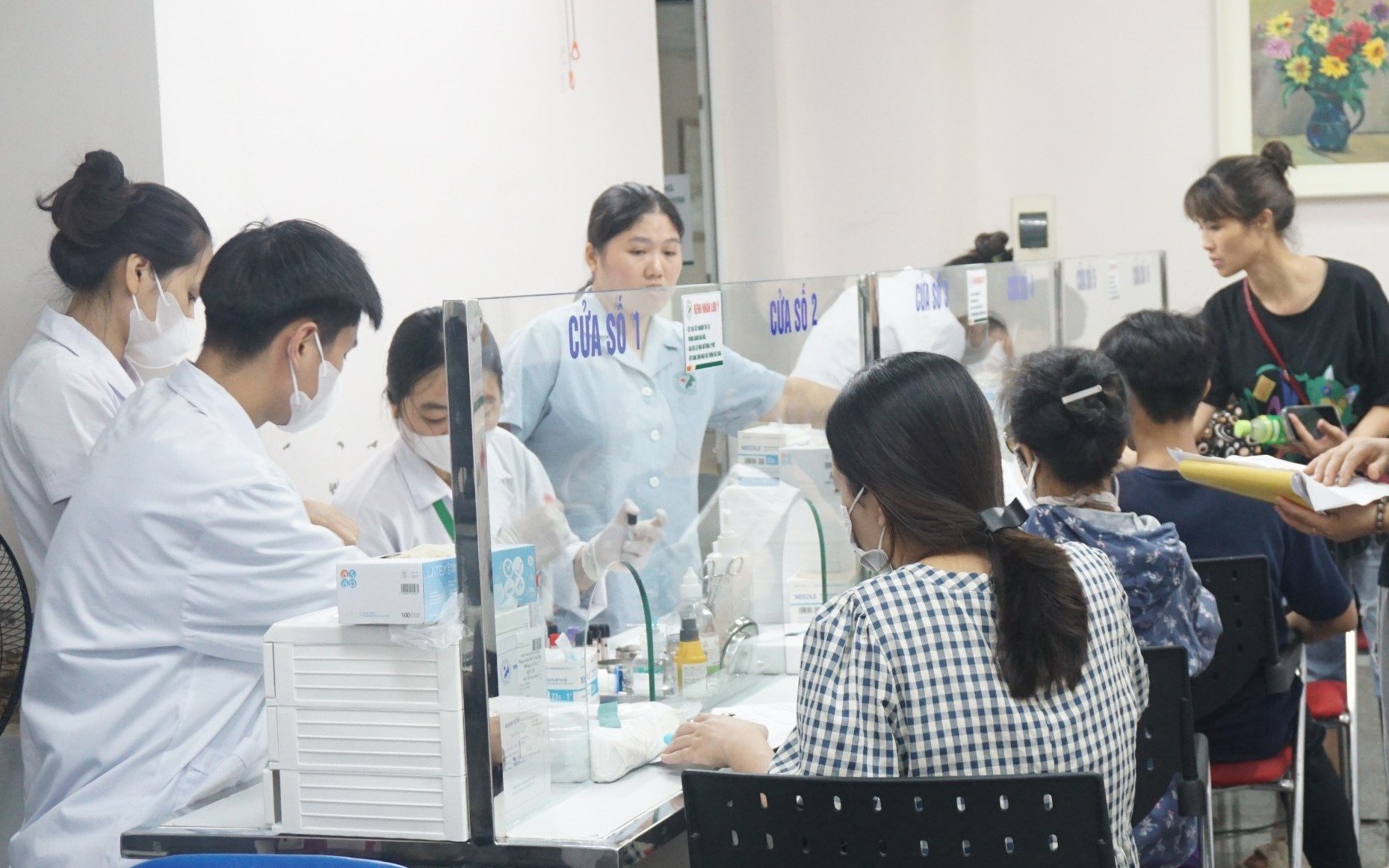 Tết, số ca điều trị nội trú ở Hà Nội tăng cao