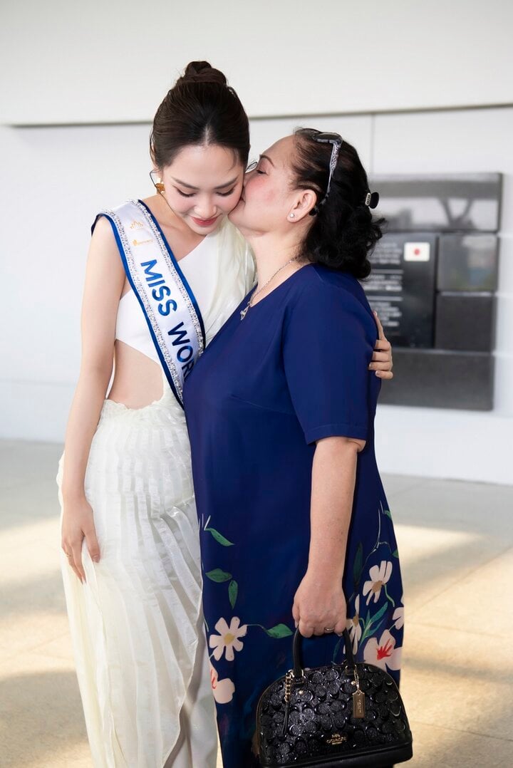 Hoa hậu Mai Phương mang 140 kg hành lý sang Ấn Độ dự thi Miss World 71- Ảnh 6.