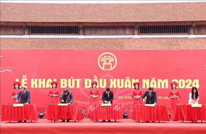 Chủ tịch nước dâng hương và khai bút đầu Xuân tại Khu lưu niệm Nguyễn Trãi- Ảnh 6.