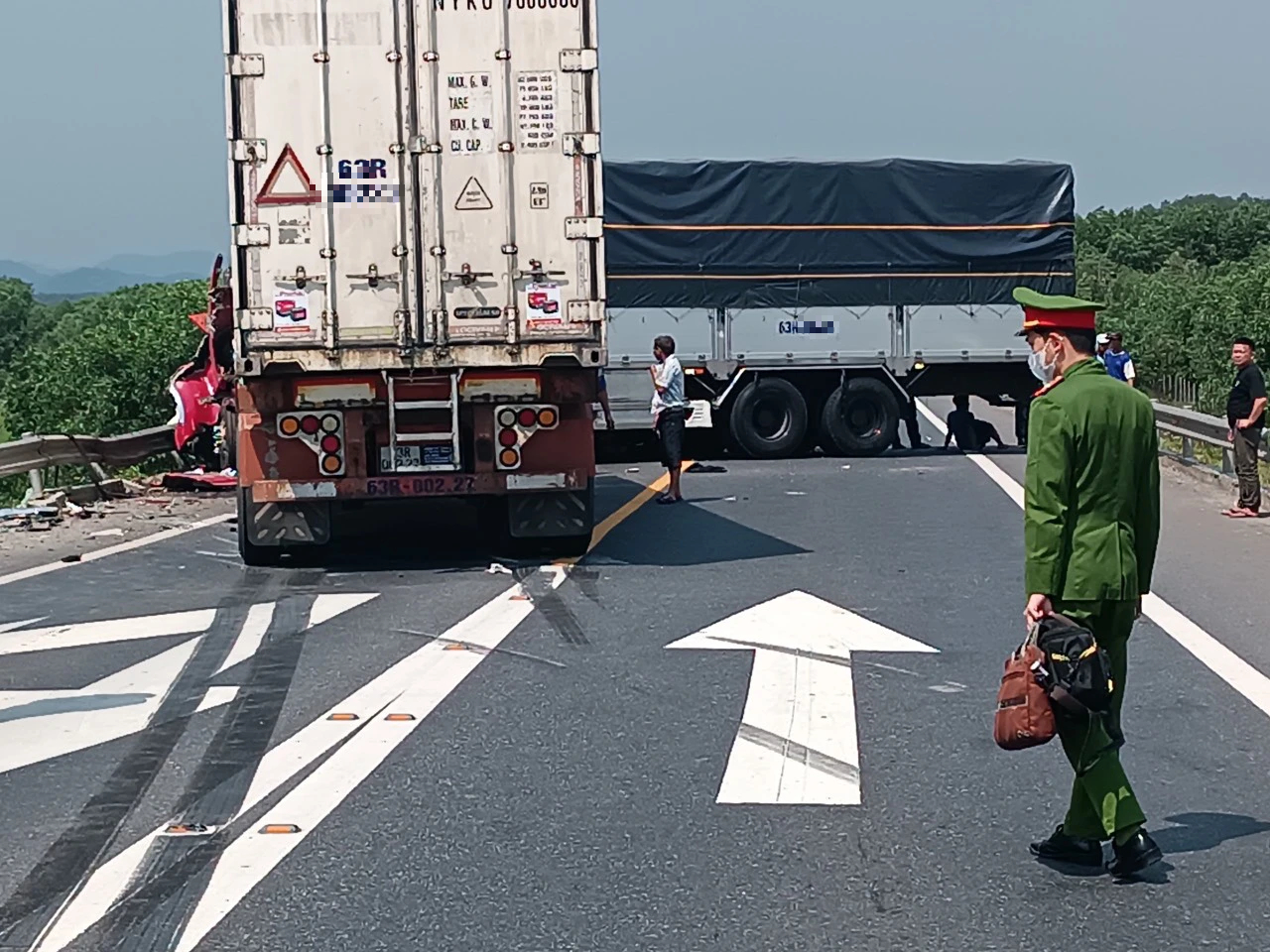 Tai nạn trên cao tốc Cam Lộ - La Sơn, ba người thương vong- Ảnh 4.