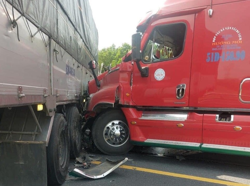 Tai nạn trên cao tốc Cam Lộ - La Sơn, ba người thương vong- Ảnh 3.