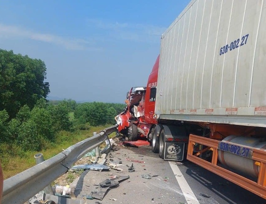 Tai nạn trên cao tốc Cam Lộ - La Sơn, ba người thương vong- Ảnh 2.