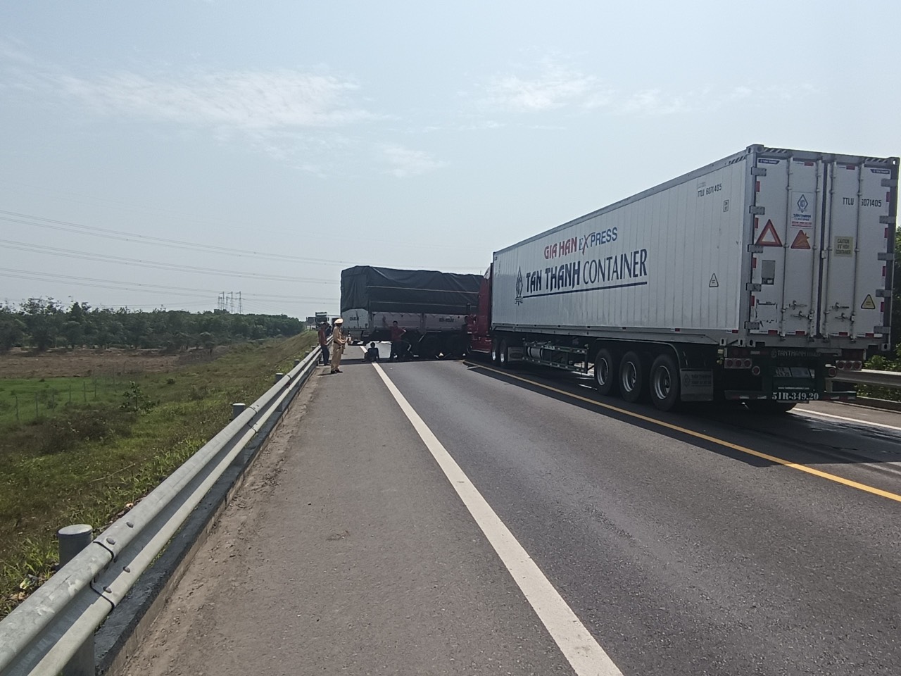 Tai nạn trên cao tốc Cam Lộ - La Sơn, ba người thương vong- Ảnh 5.