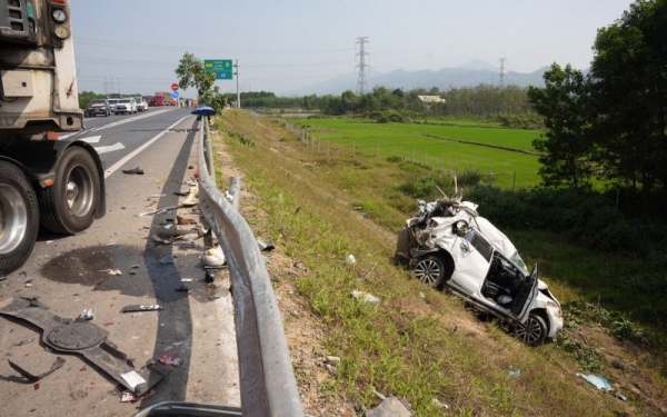 Thủ tướng chỉ đạo khẩn sau vụ TNGT khiến 3 người tử vong trên cao tốc Cam Lộ - La Sơn