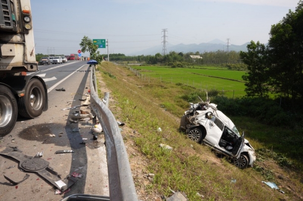 Thủ tướng chỉ đạo khẩn sau vụ TNGT khiến 3 người tử vong trên cao tốc Cam Lộ - La Sơn- Ảnh 1.