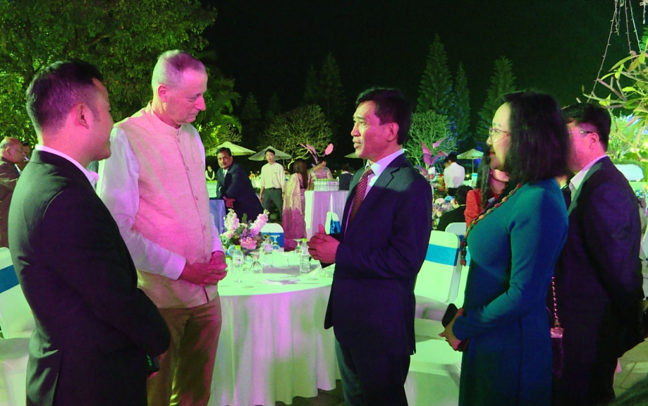 Cận cảnh lễ cưới của tỉ phú Ấn Độ tại Hạ Long, khách mời toàn giới siêu giàu- Ảnh 3.