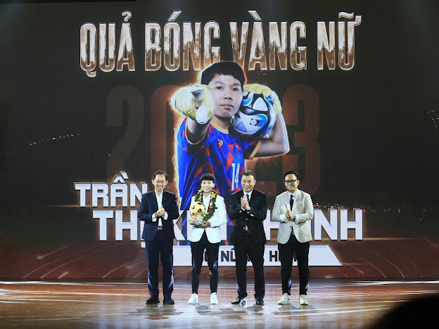 Cầu thủ Nguyễn Hoàng Đức giành Quả bóng Vàng Việt Nam 2023- Ảnh 2.