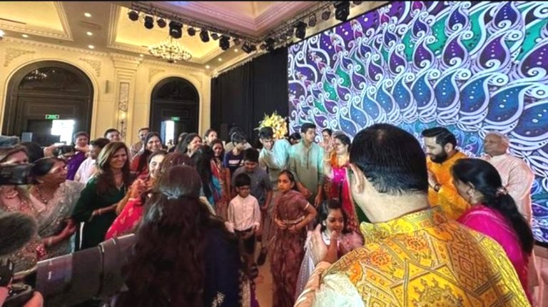 Cận cảnh lễ cưới của tỉ phú Ấn Độ tại Hạ Long, khách mời toàn giới siêu giàu- Ảnh 2.