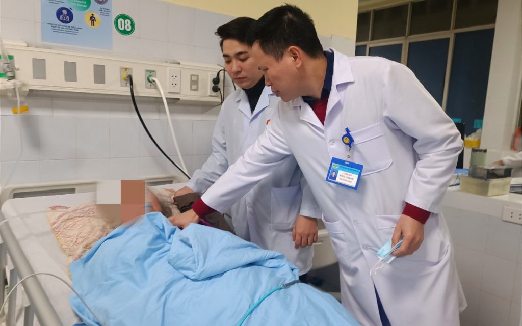 Bốn người thương, vong do đốt than sưởi ấm trong phòng kín