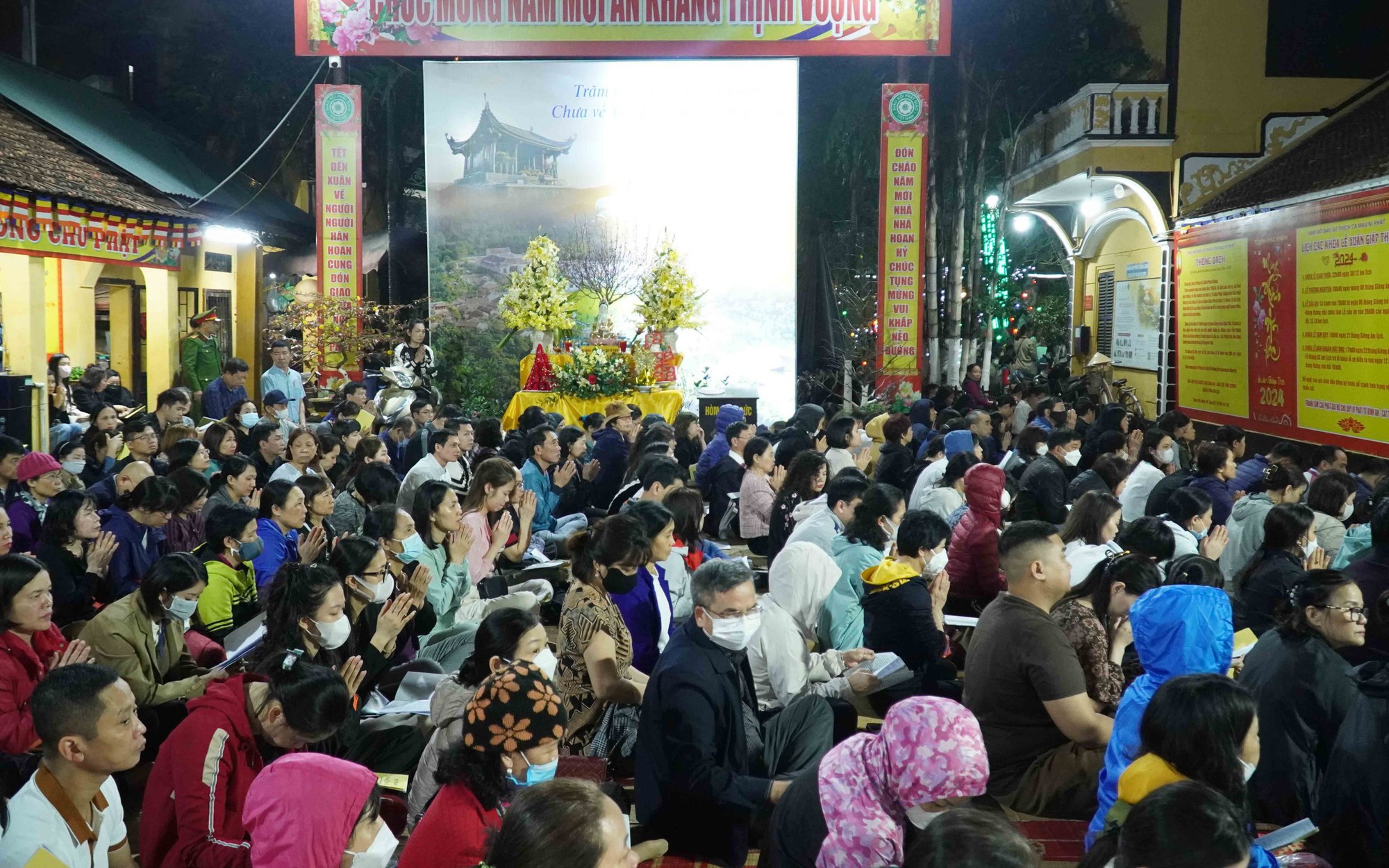 Hàng nghìn phật tử dự lễ cầu an tại chùa Phúc Khánh