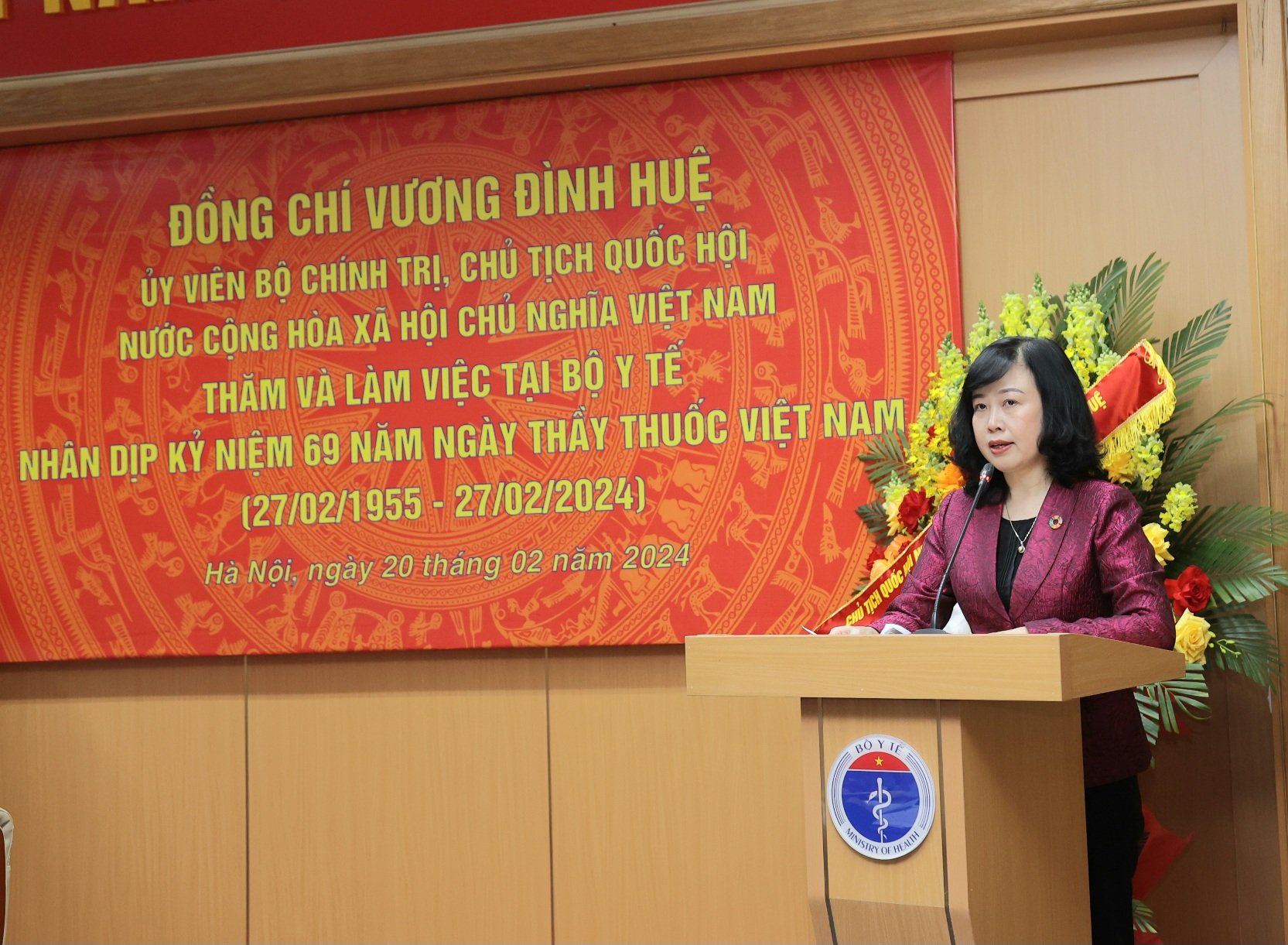 Chủ tịch Quốc hội thăm, làm việc, chúc mừng ngành Y tế nhân kỷ niệm 69 năm Ngày Thầy thuốc Việt Nam- Ảnh 3.