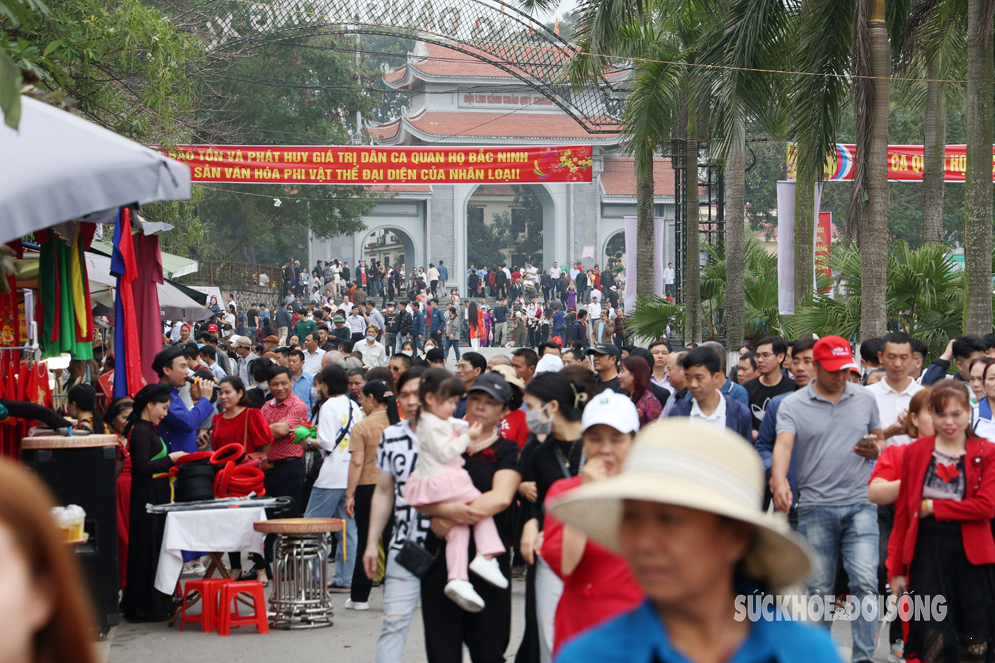 Biển người nô nức trẩy Hội Lim, 'thướng' tiền cho các liền anh, liền chị- Ảnh 13.