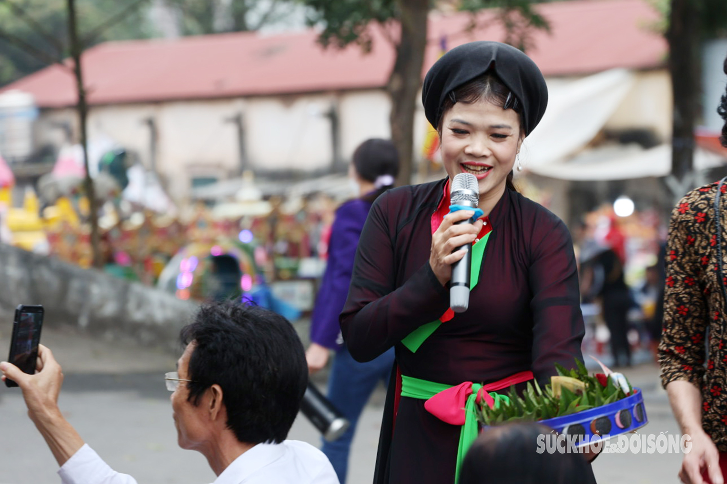 Biển người nô nức trẩy Hội Lim, 'thướng' tiền cho các liền anh, liền chị- Ảnh 11.