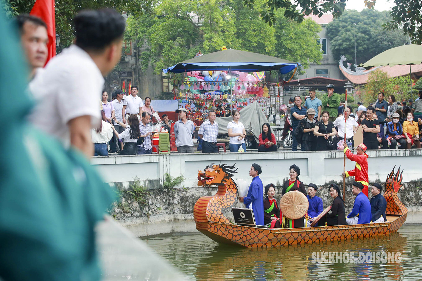 Biển người nô nức trẩy Hội Lim, 'thướng' tiền cho các liền anh, liền chị- Ảnh 12.