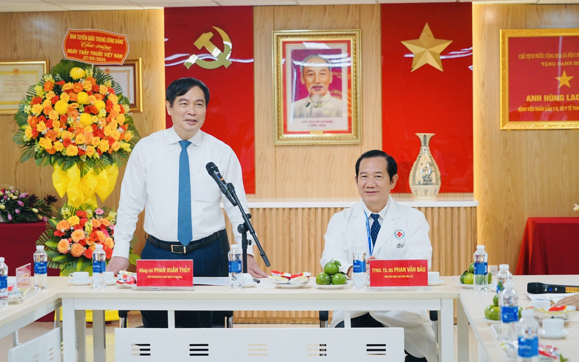 Phó Trưởng Ban Tuyên giáo Trung ương Phan Xuân Thủy thăm, chúc mừng các bệnh viện ở TPHCM nhân Ngày Thầy thuốc Việt Nam
