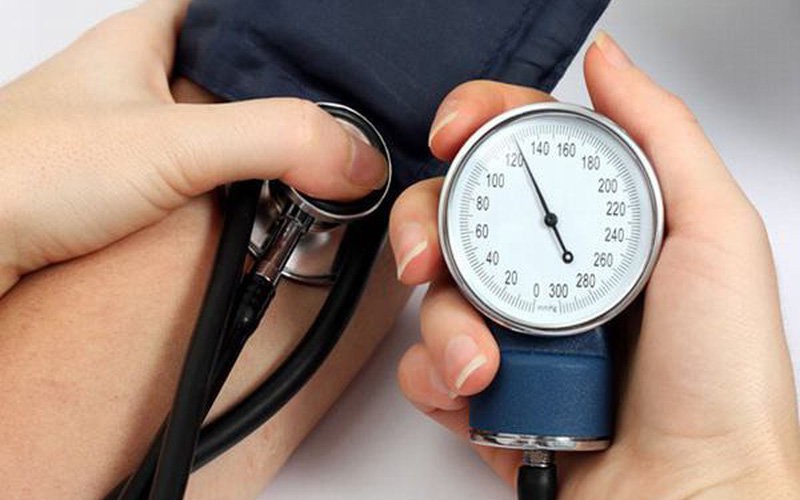 5 cách hạ huyết áp không cần dùng thuốc