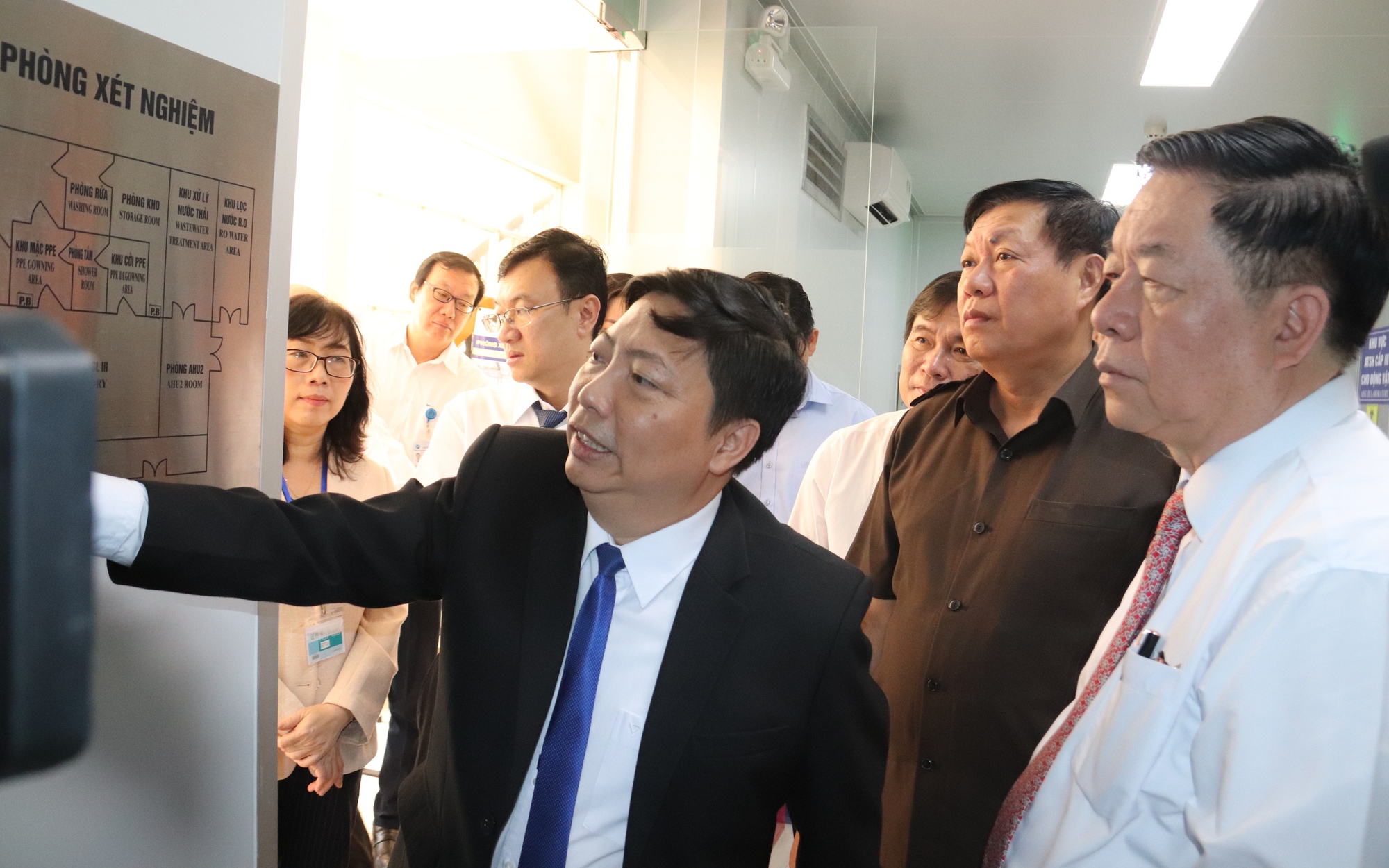 Trưởng Ban Tuyên giáo Trung ương thăm, chúc mừng các bệnh viện tại TPHCM nhân Ngày Thầy thuốc Việt Nam