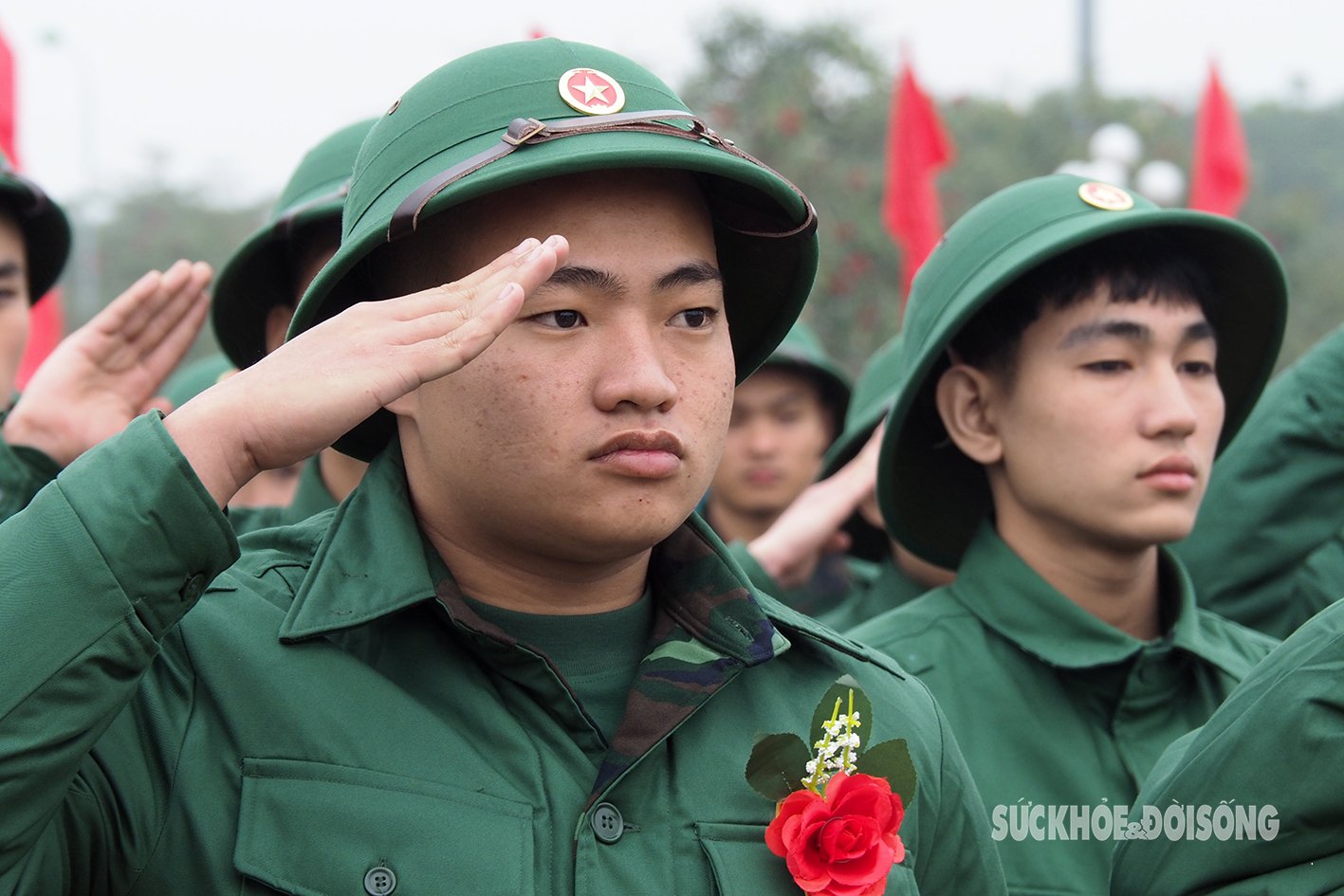 Tân binh huyện Mê Linh phấn khởi lên đường nhập ngũ- Ảnh 2.