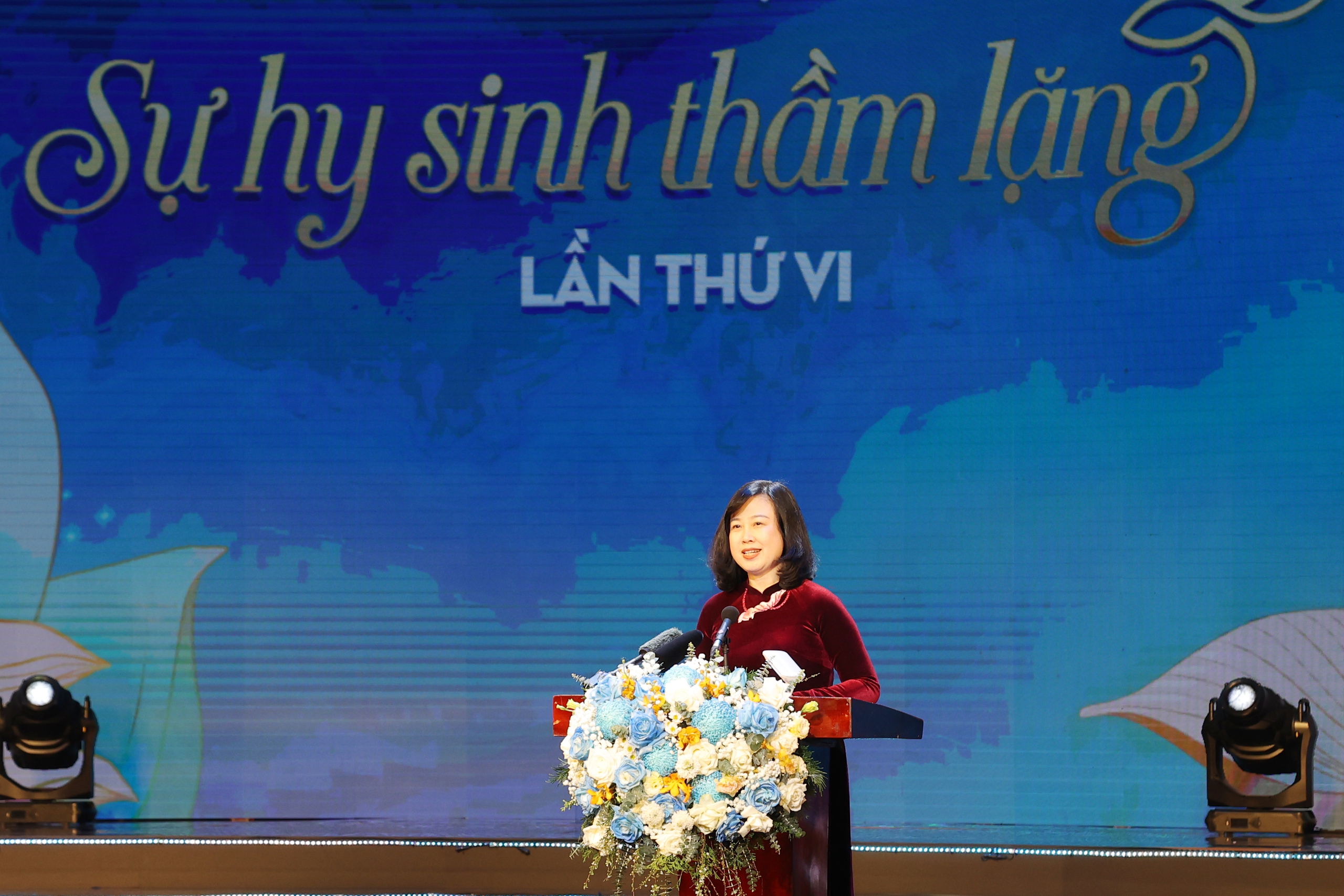 Bộ trưởng Đào Hồng Lan:  Tâm - Trí – Lực của thầy thuốc mãi dành hết cho người bệnh- Ảnh 1.