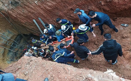 Công an thông tin vụ sạt lở đất khi đào giếng khiến 2 người tử vong