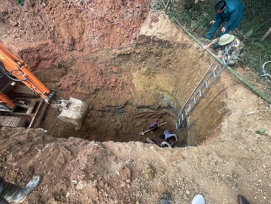 Sạt lở đất khi đào giếng khiến 2 người tử vong- Ảnh 2.
