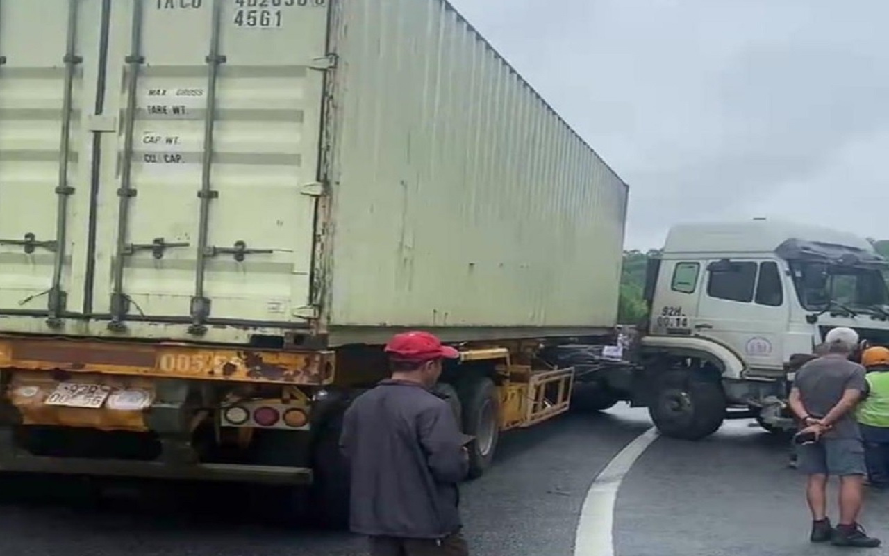Lại xảy ra tai nạn trên tuyến cao tốc Cam Lộ - La Sơn