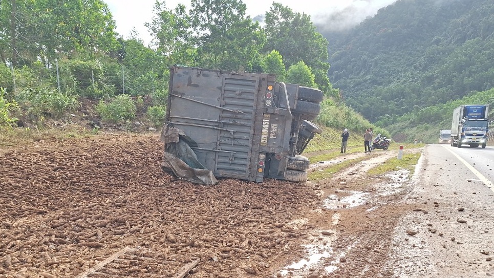 Tai nạn trên cao tốc La Sơn - Tuý Loan, một người tử vong- Ảnh 2.