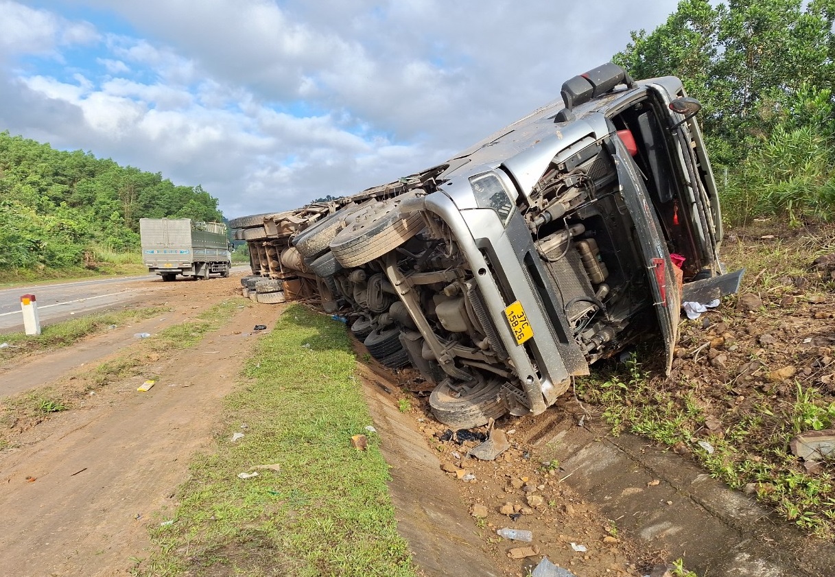 Tai nạn trên cao tốc La Sơn - Tuý Loan, một người tử vong- Ảnh 1.